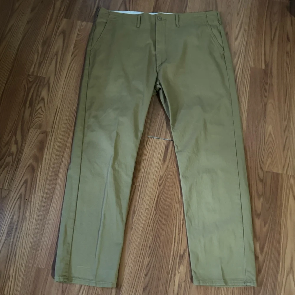 Levi’s Strauss & Co Men's Tan Chinos Size 38 Classic Preppy Basics Work Business - Picture 1 of 10